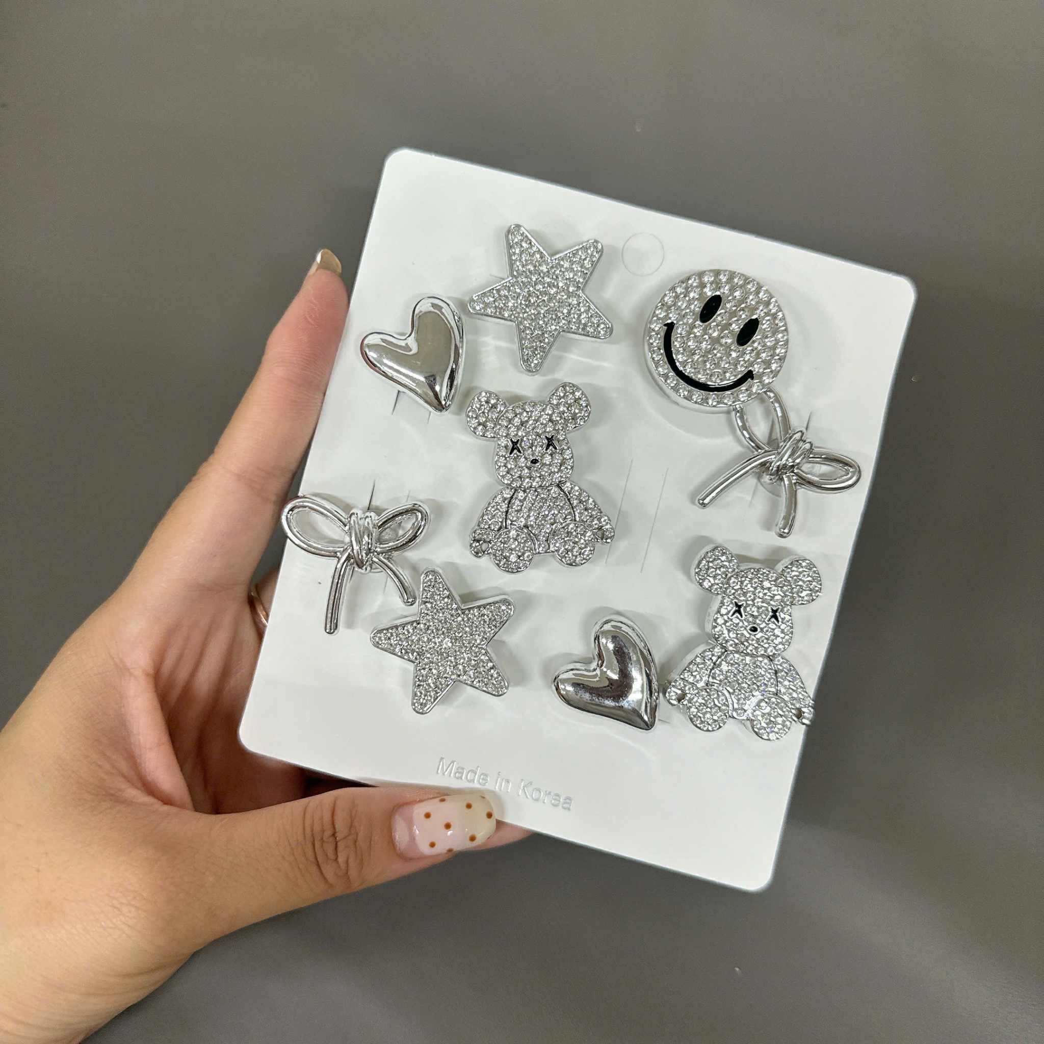 Combo 10 chiếc Jibbitz Crocs, Sticker Gắn Dép, Charm Bearbrick