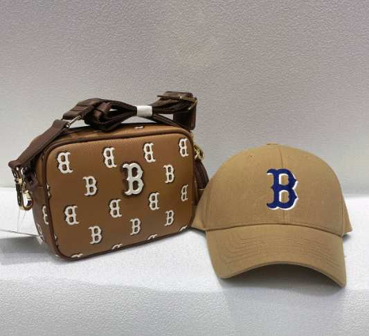 Túi MLB Big B Monogram Dia Boston Beige Brown [ 7ACRM084N 43CAS ]
