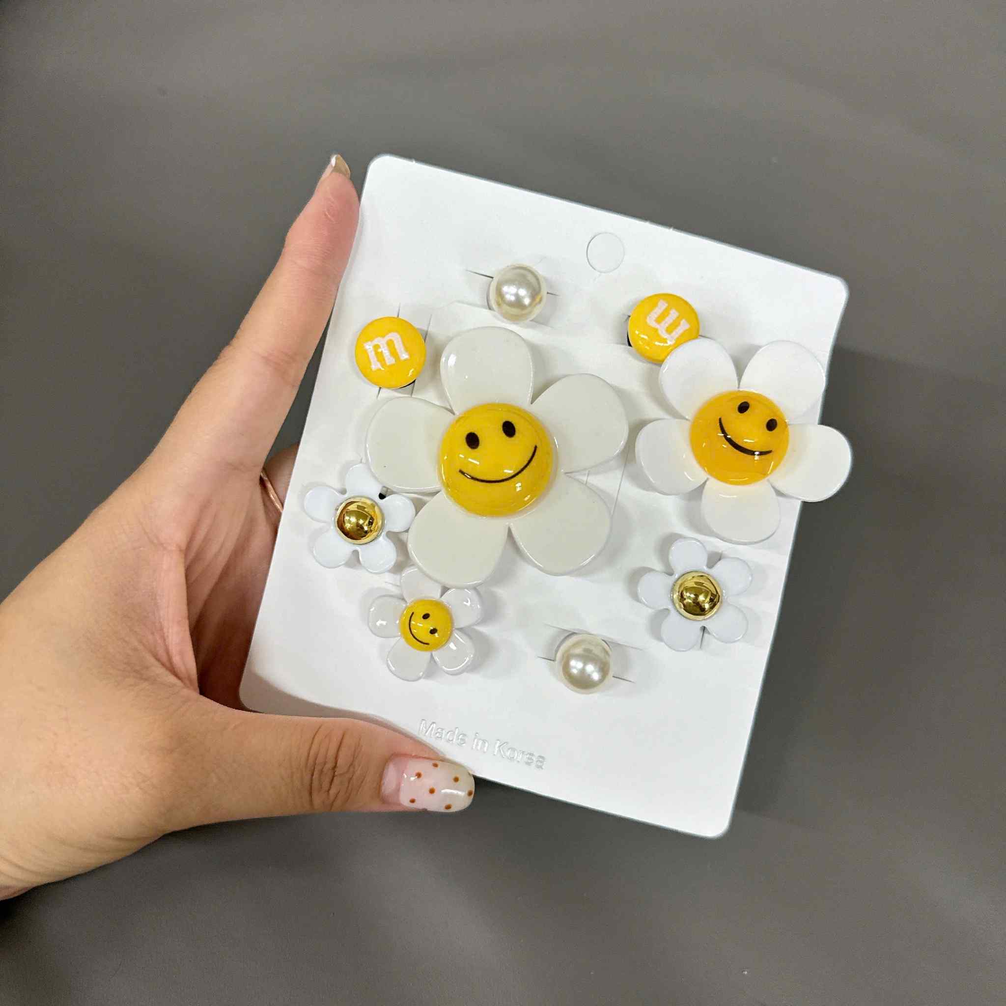 Combo 10 chiếc Jibbitz Crocs, Sticker Gắn Dép, Charm Bearbrick