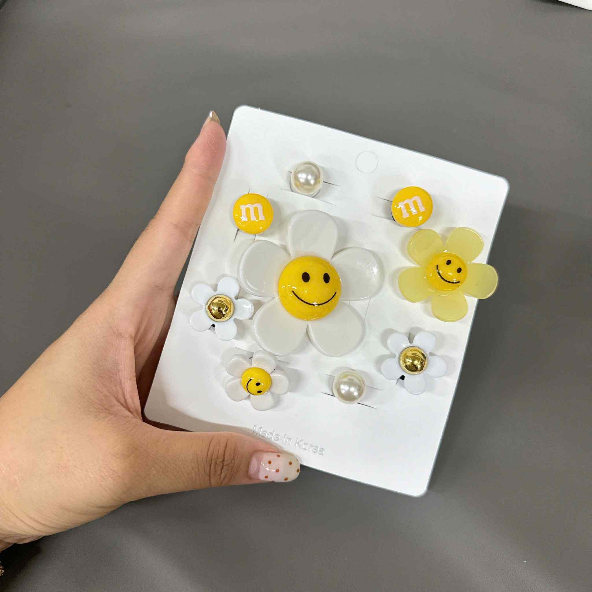 Combo 10 chiếc Jibbitz Crocs, Sticker Gắn Dép, Charm Bearbrick