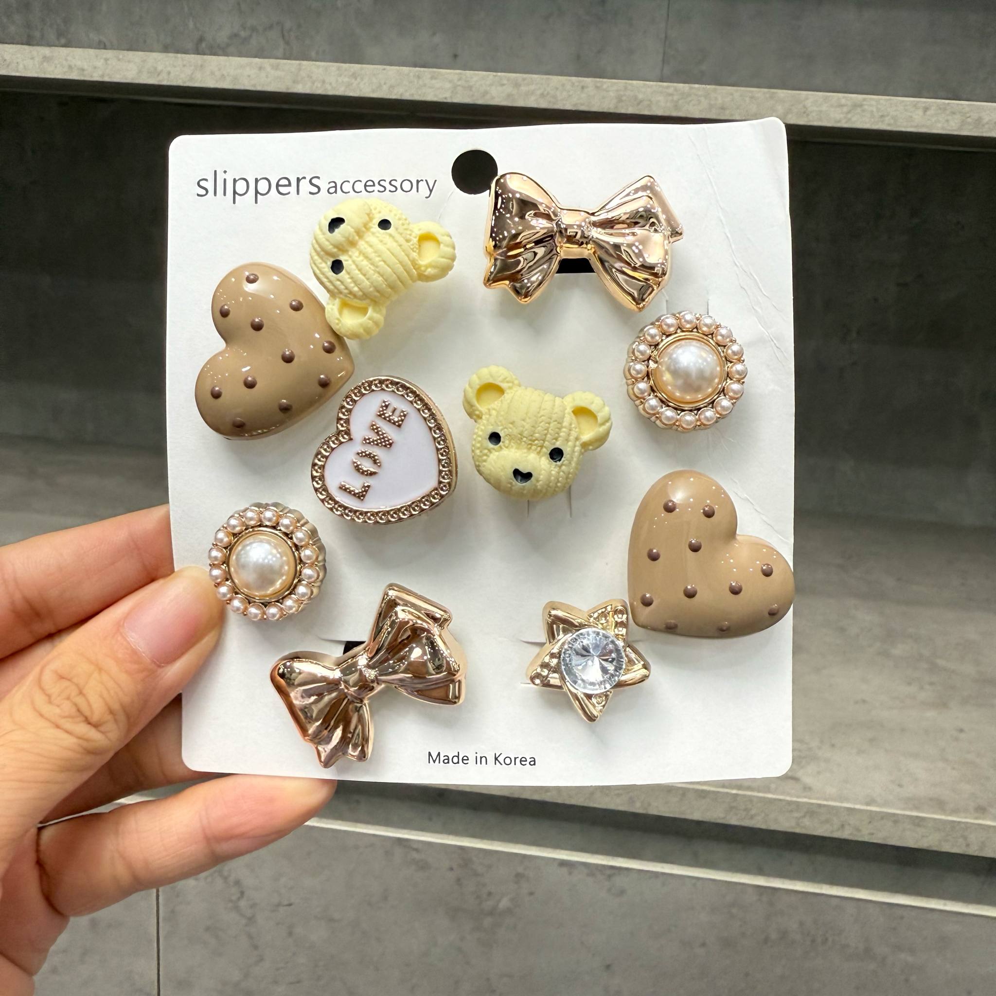 Combo 10 chiếc Jibbitz Crocs, Sticker Gắn Dép, Charm Bearbrick