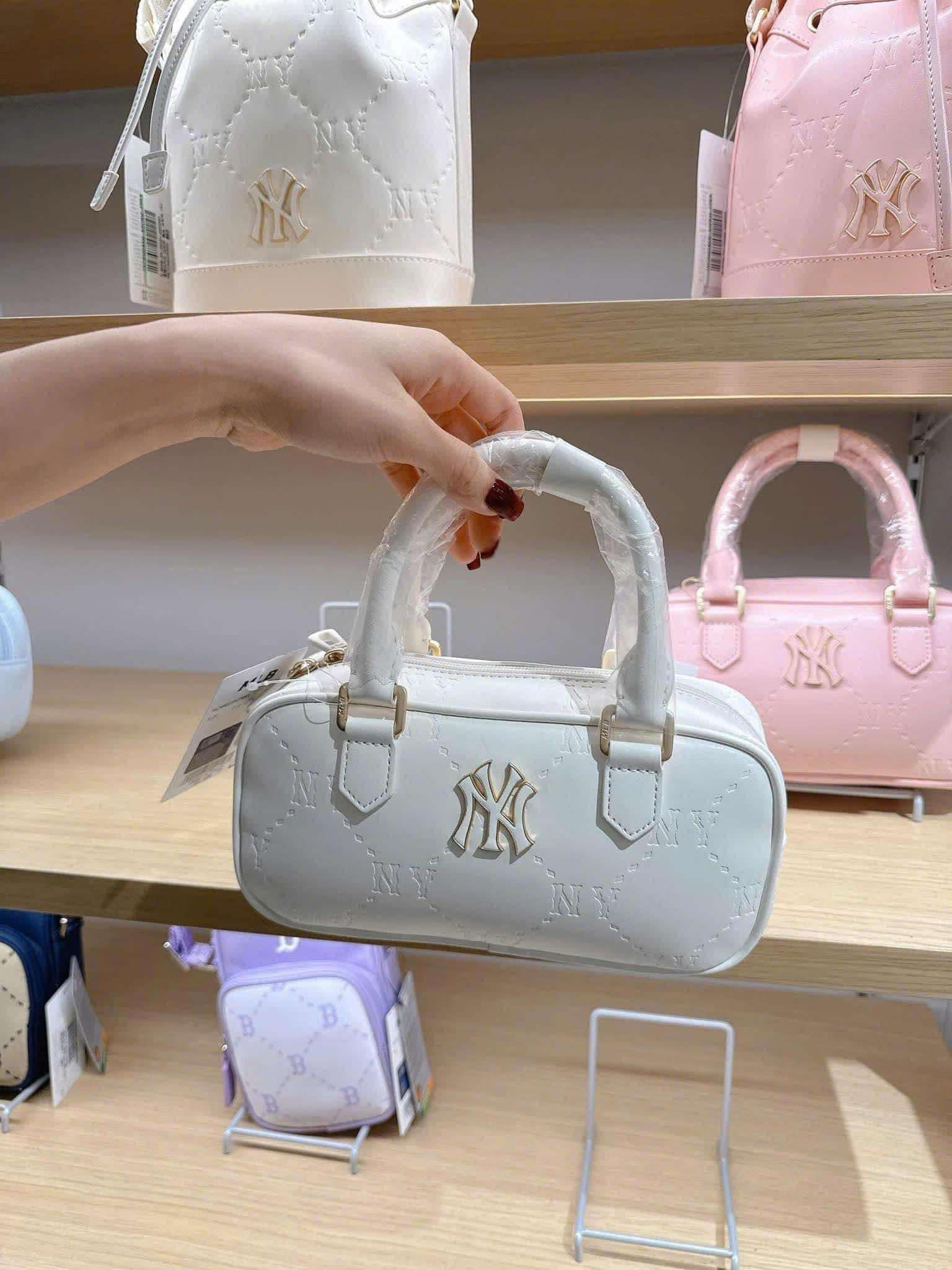 Túi MLB NY Classic Monogram Jacquard Boston Màu Trắng [ 7ACRMD55N 50CRM ]