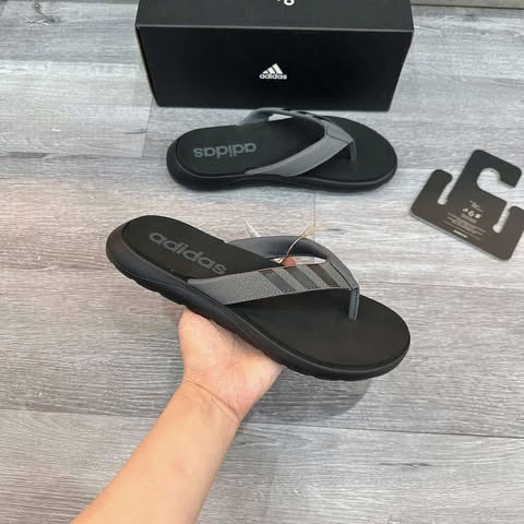 Dép Adidas tông Xỏ Ngón ComFort FY8654