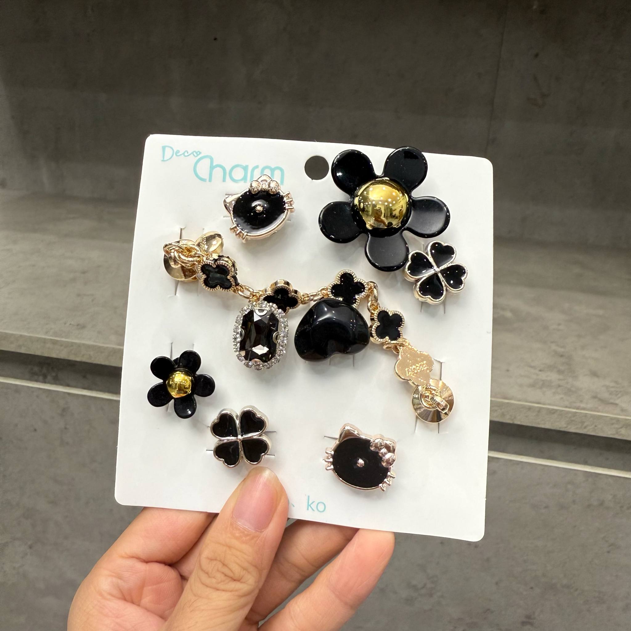 Combo 10 chiếc Jibbitz Crocs, Sticker Gắn Dép, Charm Bearbrick