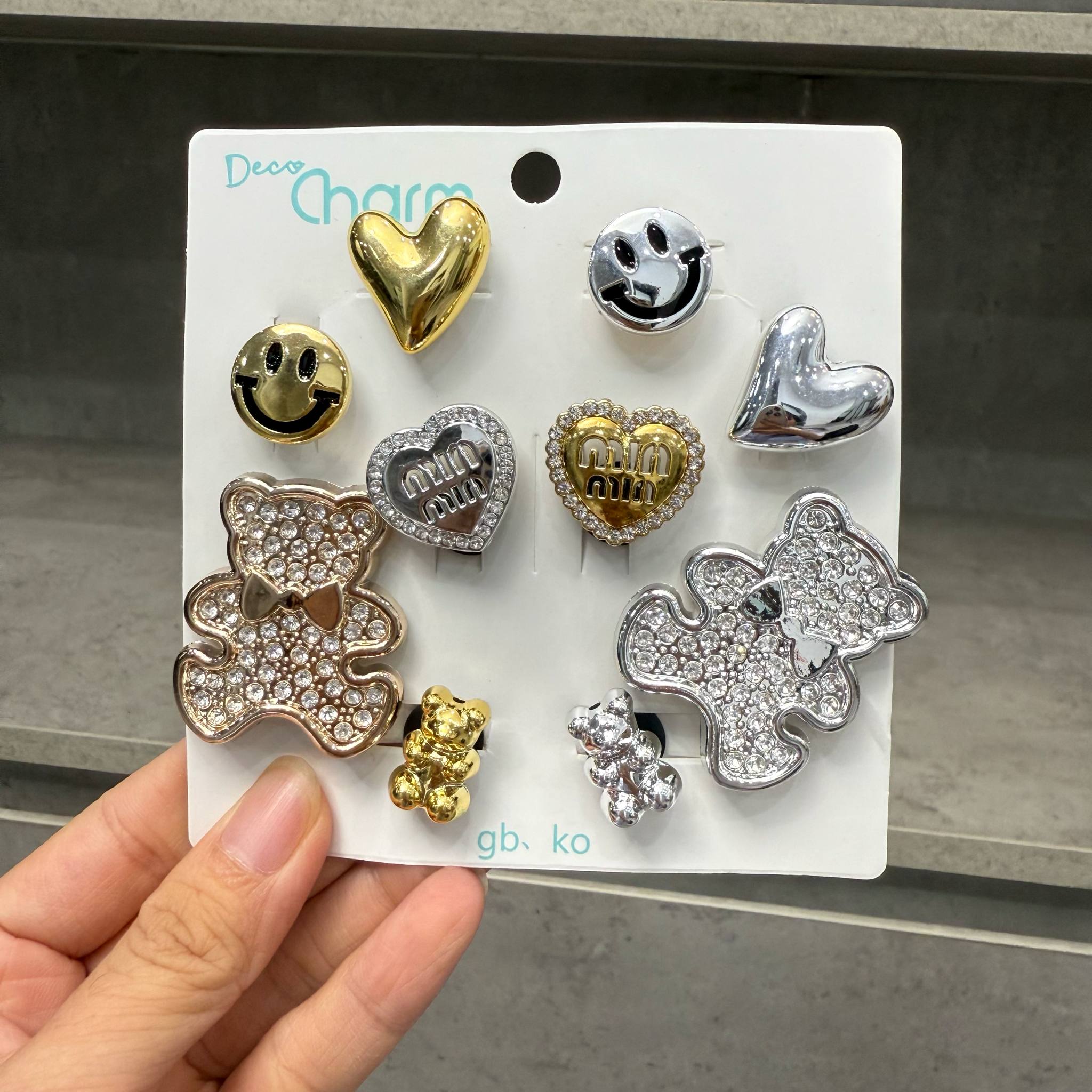 Combo 10 chiếc Jibbitz Crocs, Sticker Gắn Dép, Charm Bearbrick