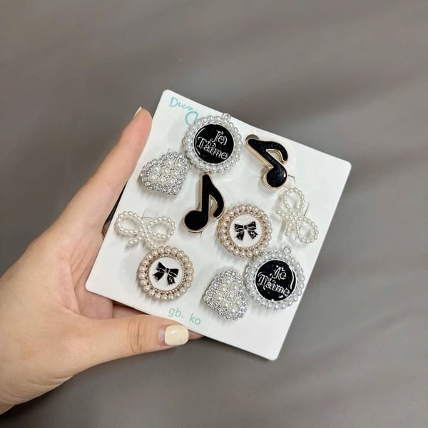 Combo 10 chiếc Jibbitz Crocs, Sticker Gắn Dép, Charm Bearbrick