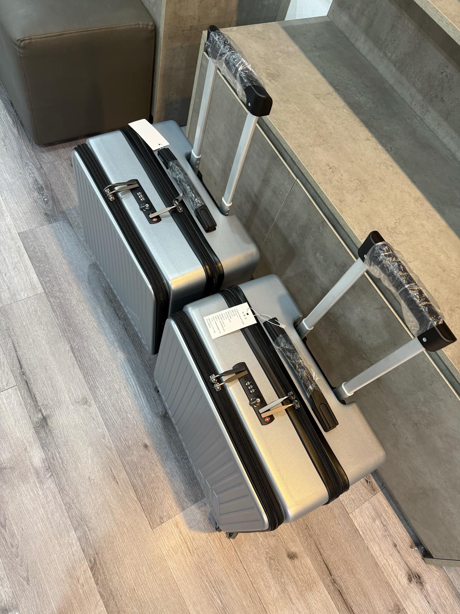 Vali Adidas Chính Hãng 2025 Màu Xám Viền Đen Size 20 [ 43x28x51 ]