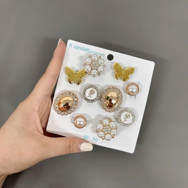 Combo 10 chiếc Jibbitz Crocs, Sticker Gắn Dép, Charm Bearbrick