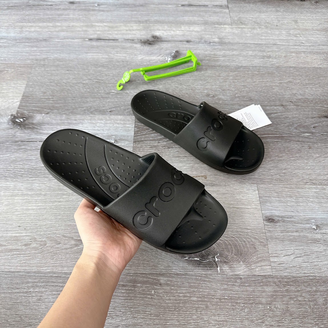 Dép quai ngang Unisex Crocs Slide Black [ 210088-001 ]