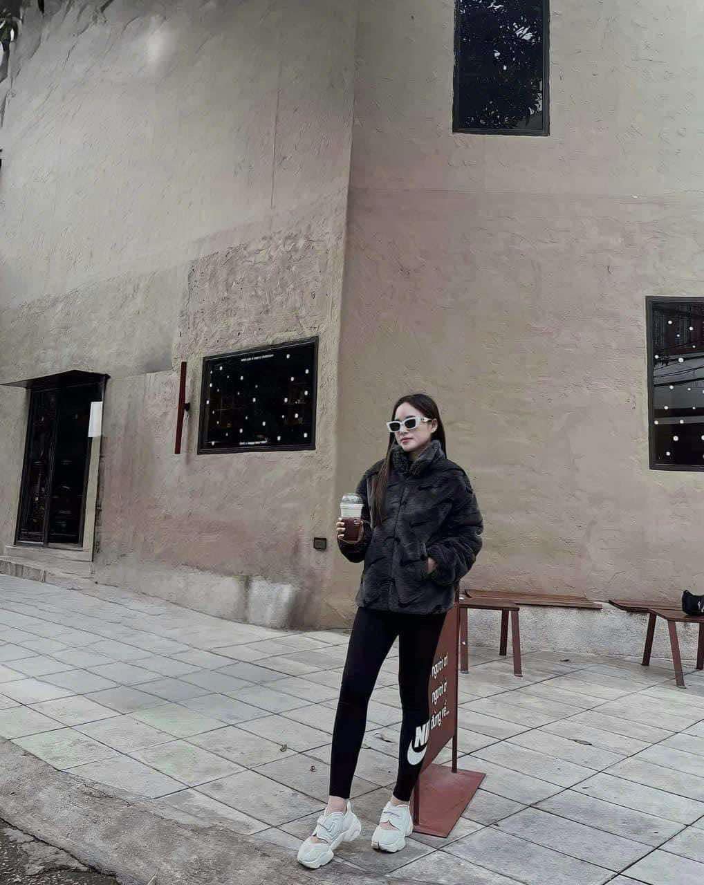 Quần Nike Sportswear Essential High Waisted Leggings [ CZ8529-010 ]