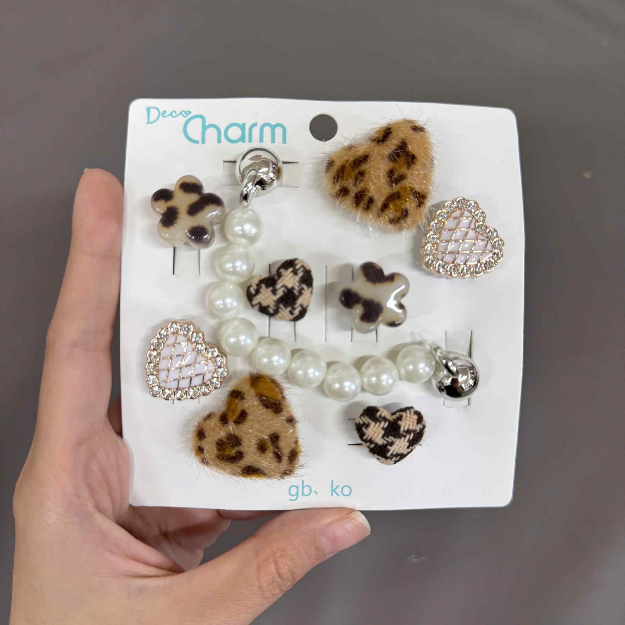 Combo 10 chiếc Jibbitz Crocs, Sticker Gắn Dép, Charm Bearbrick