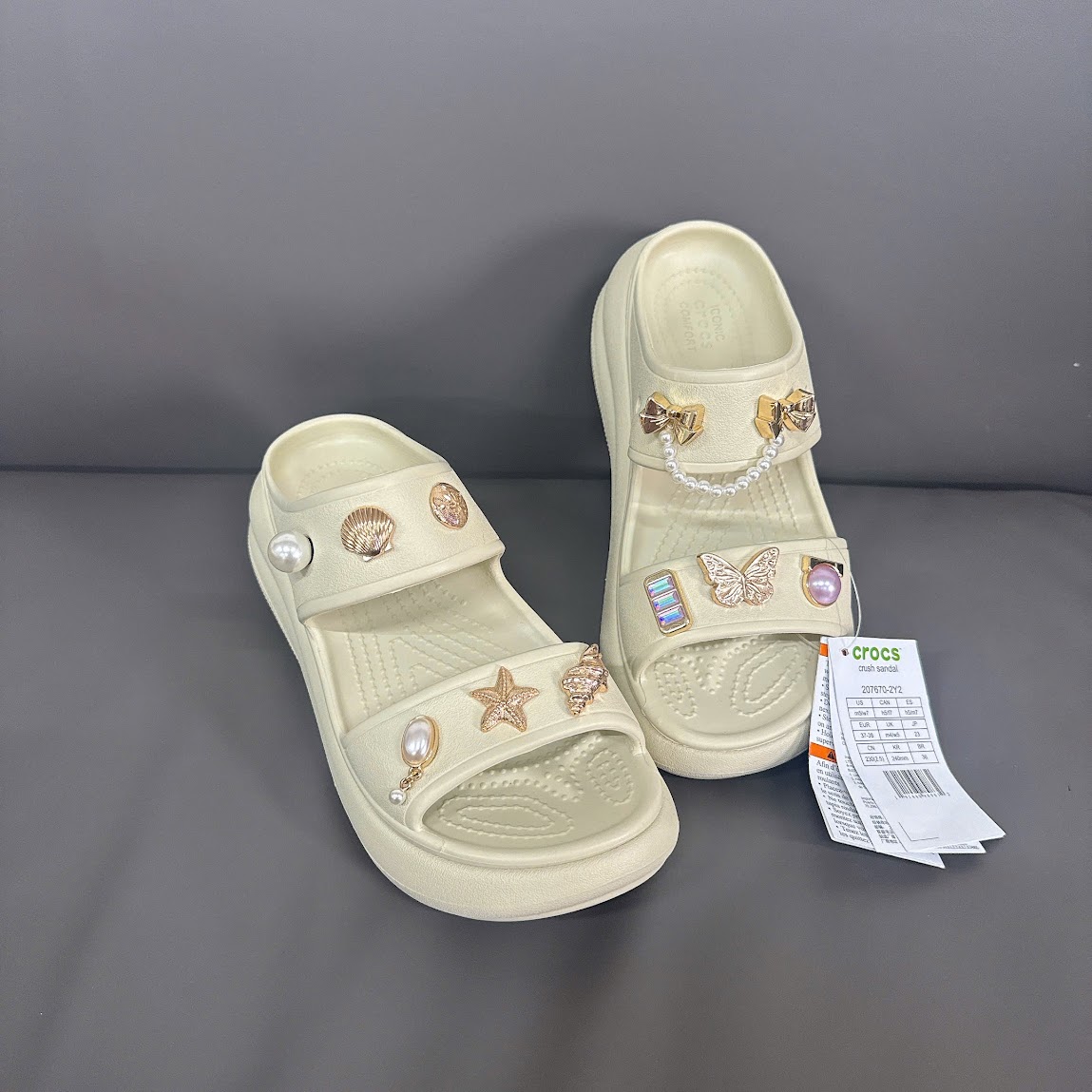 Dép Xăng Đan Unisex Crocs Classic Crush Bone [ 207670-2Y2 ]