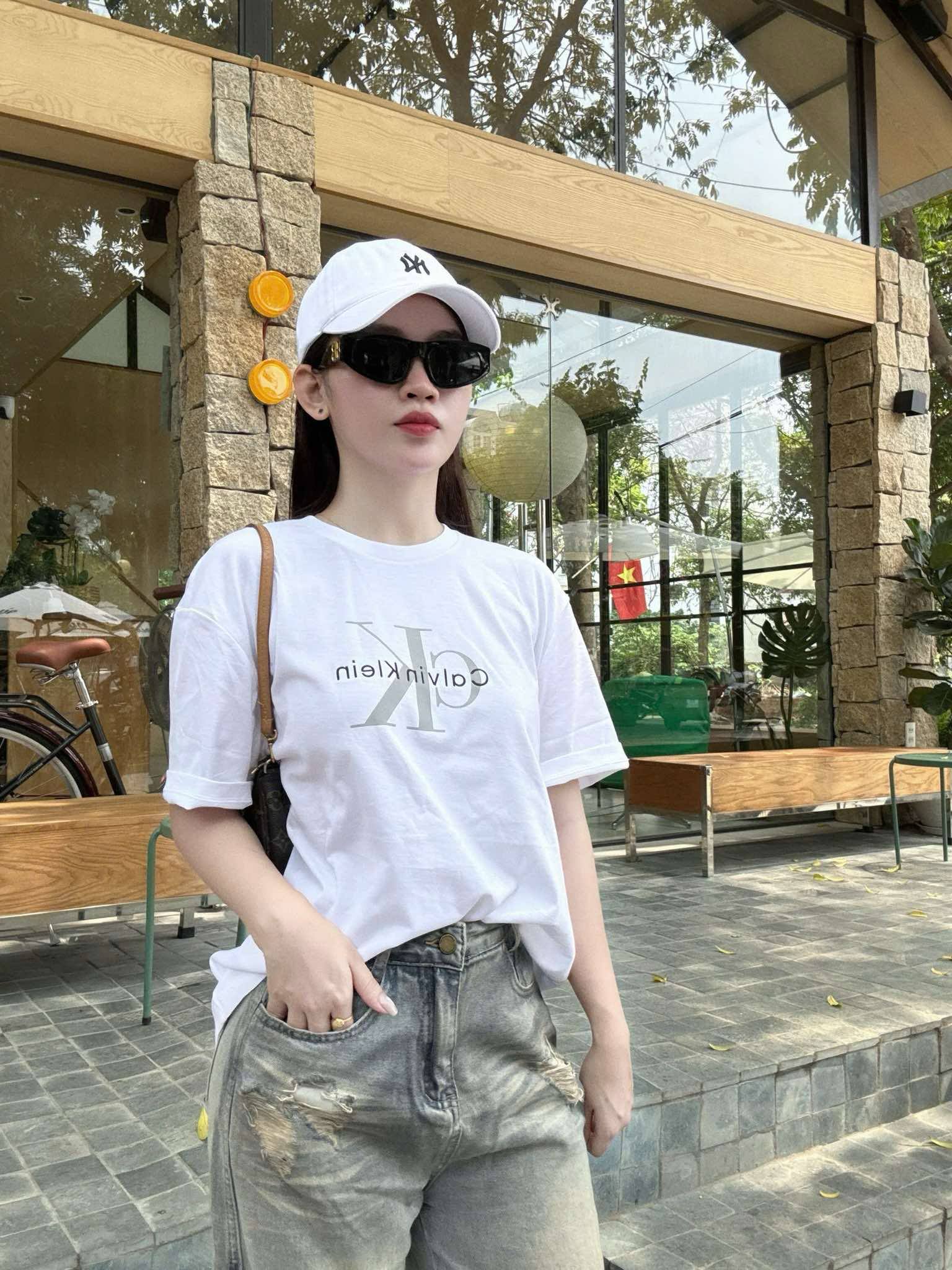 Áo Calvin Klein Monogram Logo White [ SP47603456 ]