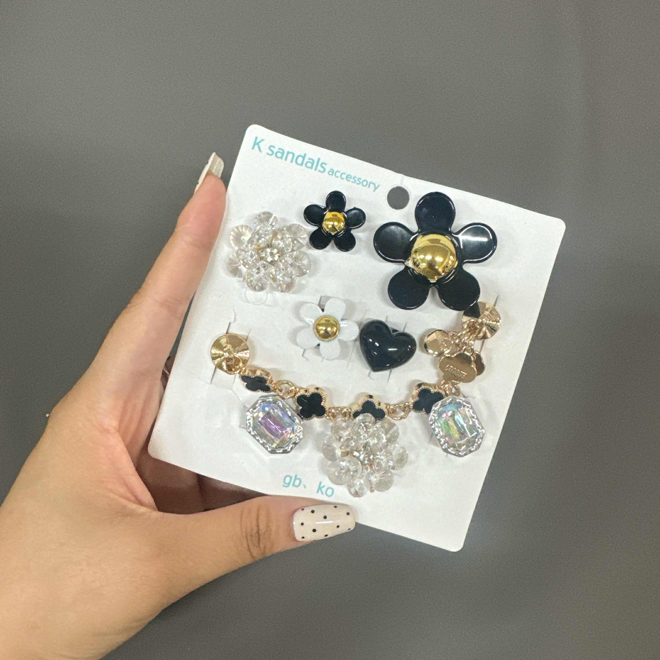 Combo 10 chiếc Jibbitz Crocs, Sticker Gắn Dép, Charm Bearbrick