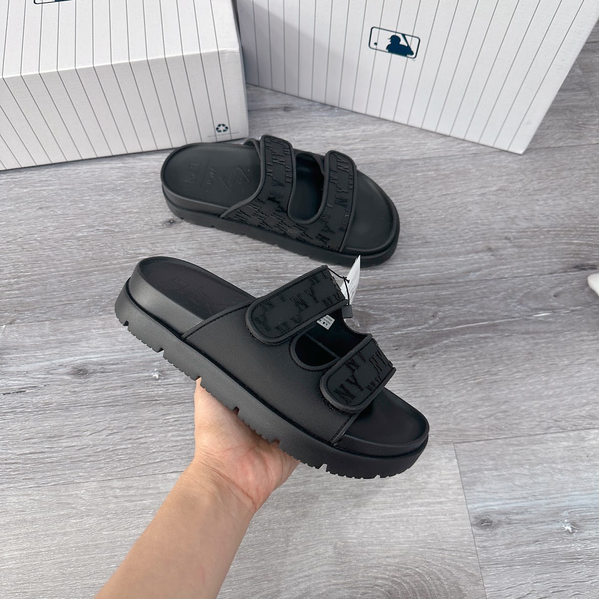 Dép MLB Chunky Bouncer New York Yankees Màu Đen [ 3ALPCBT33-50BKS ]