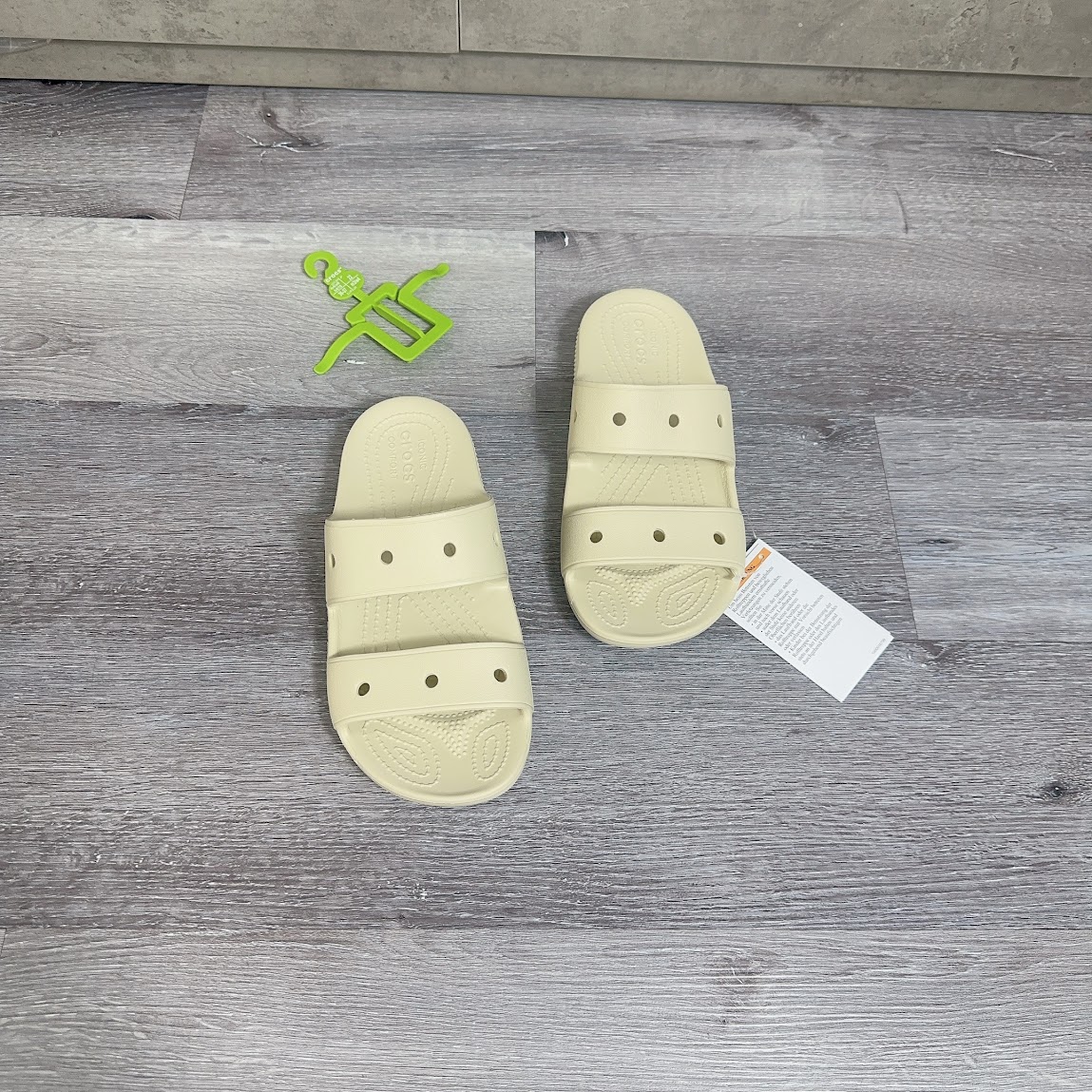 Dép Xăng Đan Unisex Crocs Classic Bone [ 206761-2Y2 ]