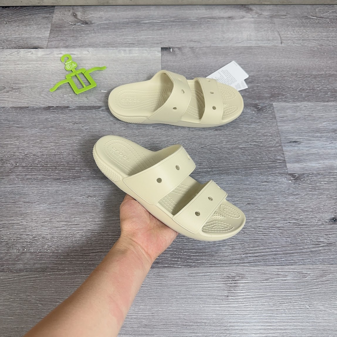 Dép Xăng Đan Unisex Crocs Classic Bone [ 206761-2Y2 ]