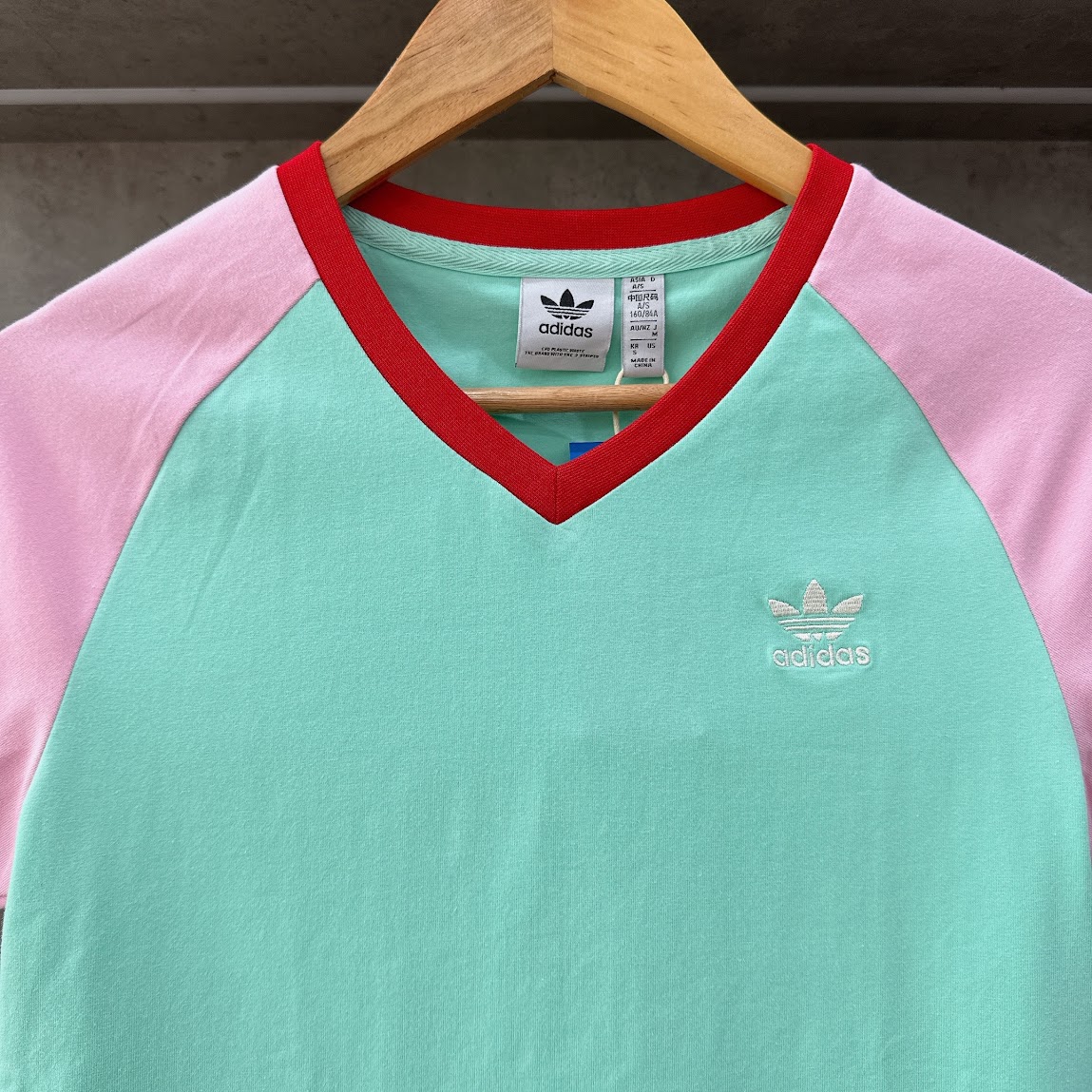 Áo Adidas Adicolor 70s V-Neck Cali Green [ IK7887 ]