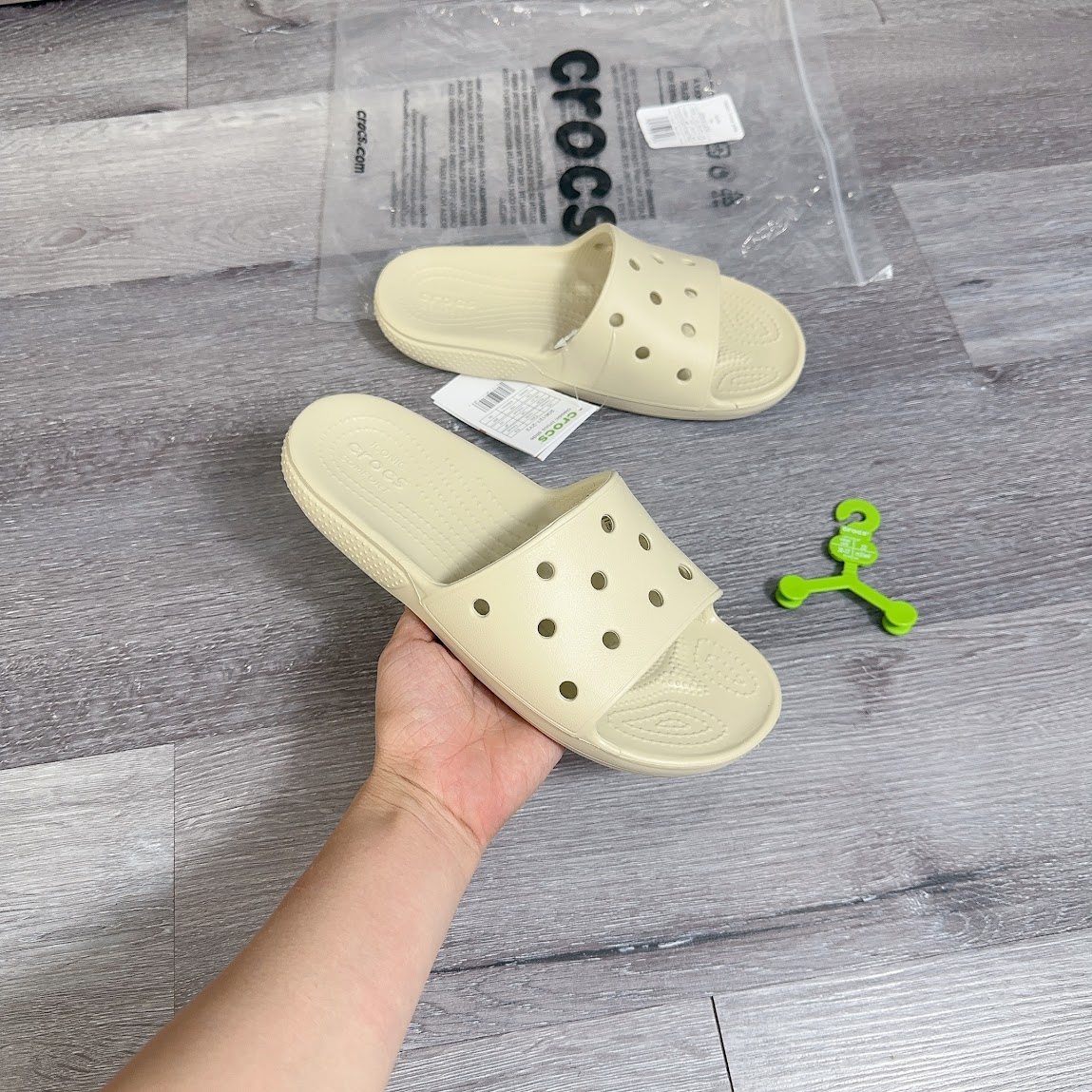 Dép Quai Ngang Unisex Crocs Classic Bone [ 206121-2Y2 ]