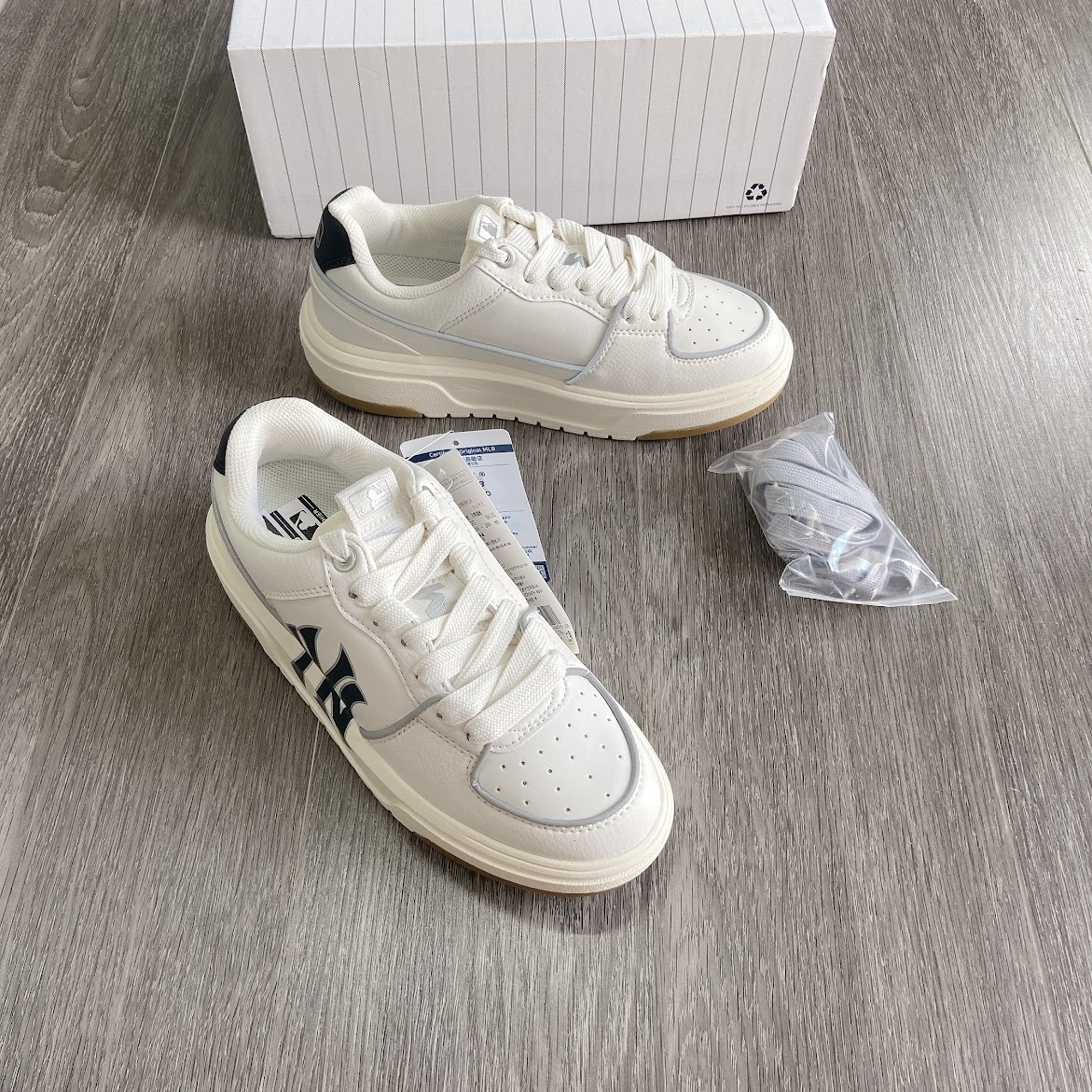 Giày MLB Chunky Liner NY Yankees [3ASXCA12N-50IVS]