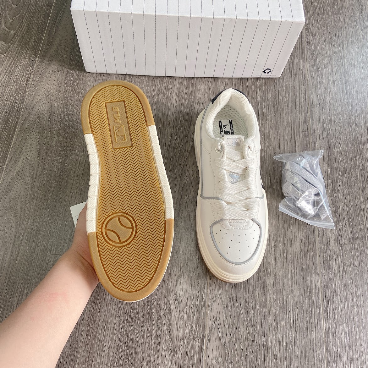 Giày MLB Chunky Liner NY Yankees [3ASXCA12N-50IVS]