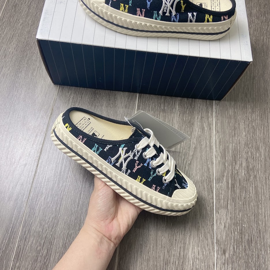 Giày MLB PLAYBALL Mule Monogram NY Màu Đen [ 32SHSM111-50L ]