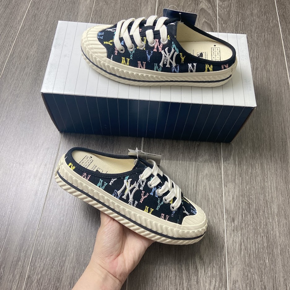 Giày MLB PLAYBALL Mule Monogram NY Màu Đen [ 32SHSM111-50L ]