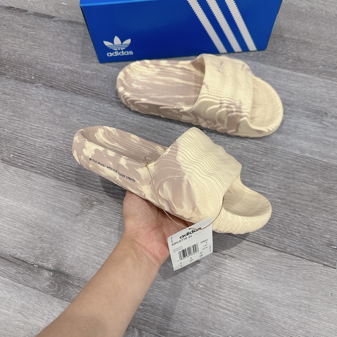 Adidas adilette sand hotsell