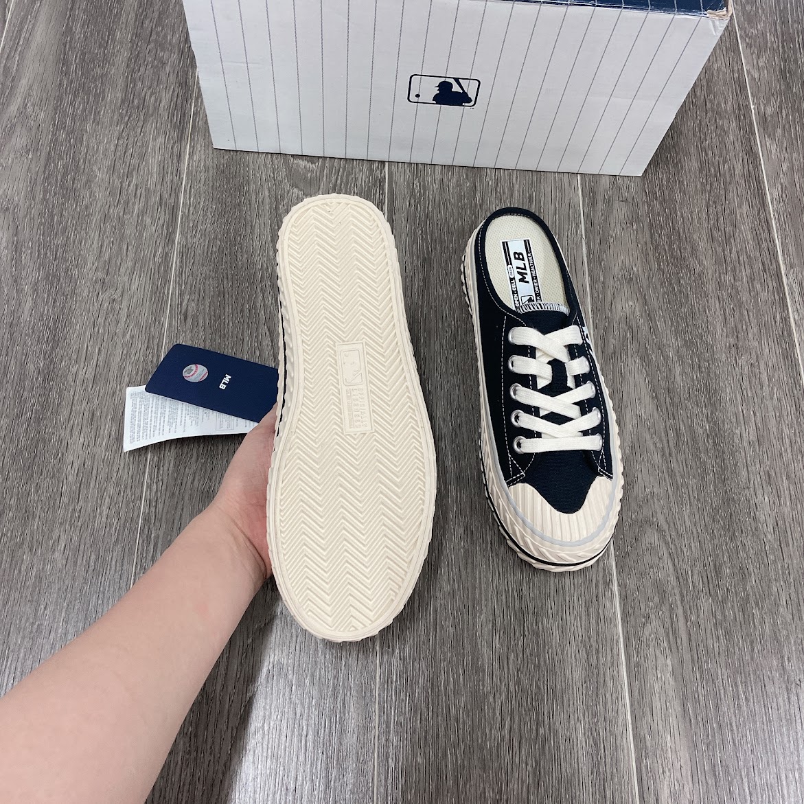 MLB ◆ Playball Origin Mule / ミュール ◆ 3AMUUA11N-50BKS MLB Playball Origin Mule New York Yankees Sneakers Black