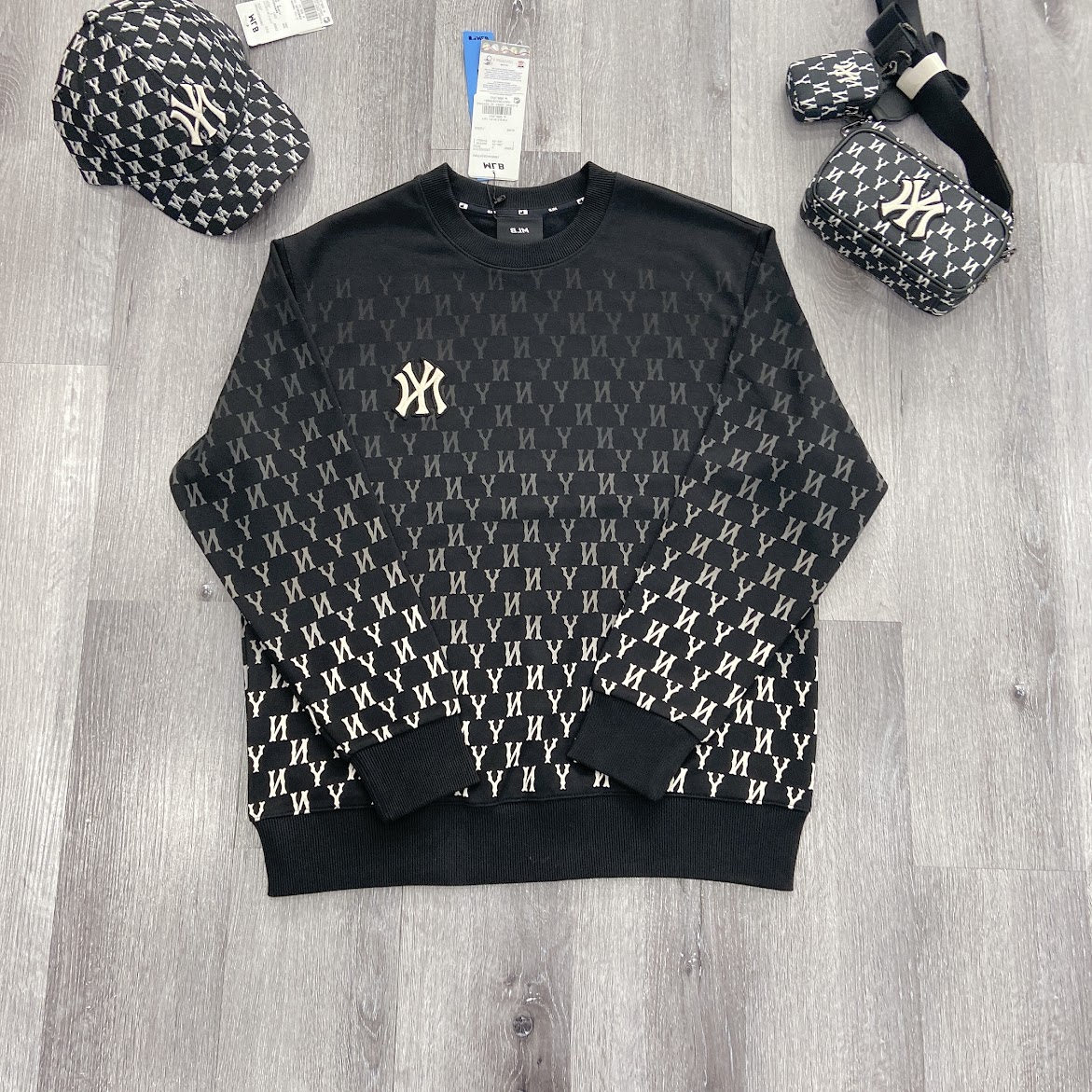 Áo Mlb Monogram Gradation Allover Overfit Swatshirts NY Yankees Black [ 3AMTM1024-50BKS ]