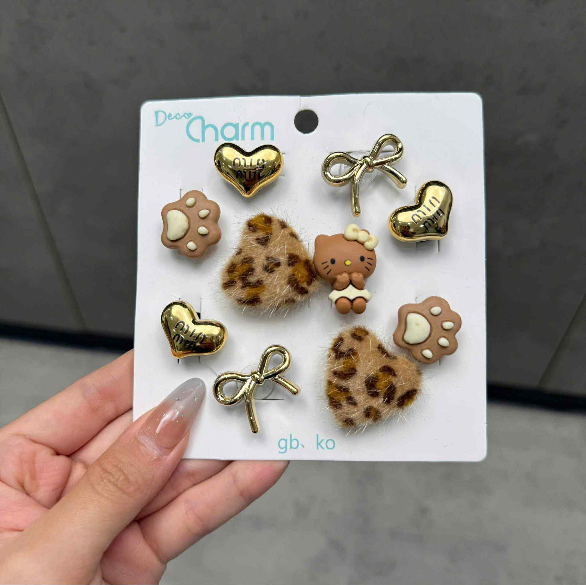 Combo 10 chiếc Jibbitz Crocs, Sticker Gắn Dép, Charm Bearbrick