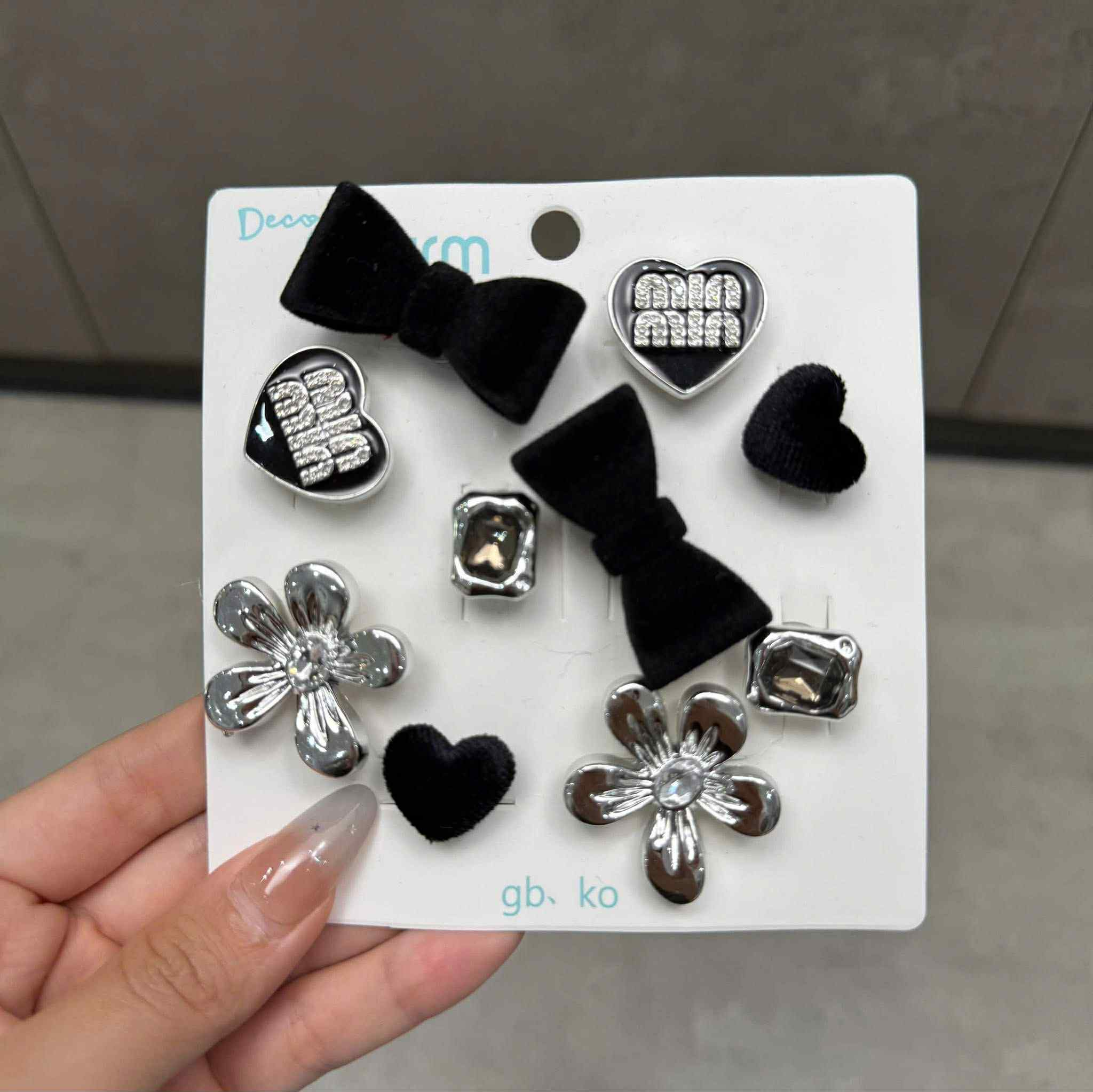 Combo 10 chiếc Jibbitz Crocs, Sticker Gắn Dép, Charm Bearbrick