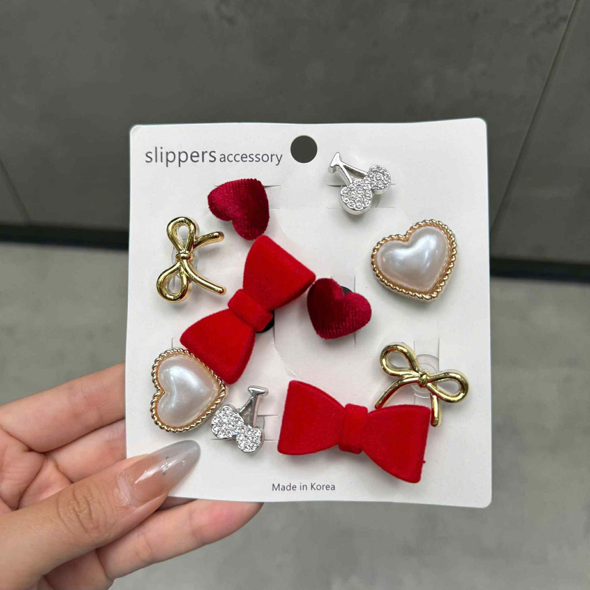 Combo 10 chiếc Jibbitz Crocs, Sticker Gắn Dép, Charm Bearbrick