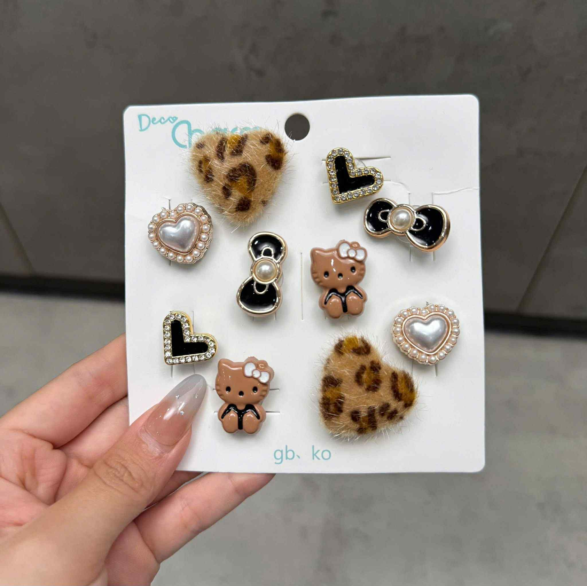 Combo 10 chiếc Jibbitz Crocs, Sticker Gắn Dép, Charm Bearbrick