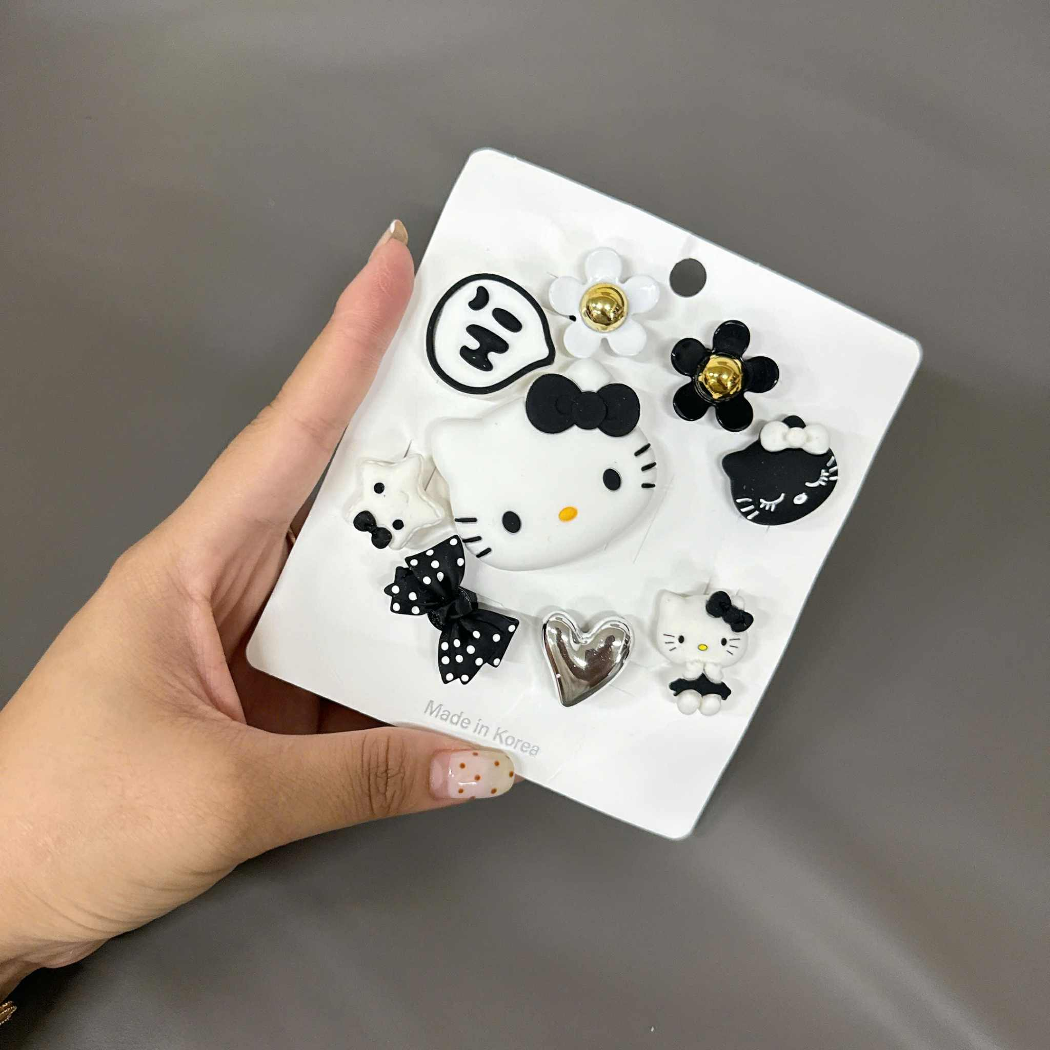 Combo 10 chiếc Jibbitz Crocs, Sticker Gắn Dép, Charm Bearbrick