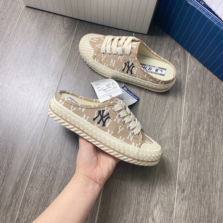 GIÀY MLB PLAYBALL MULE MONOGRAM NEW YORK YANKEES Cream [ 3AMUM212N 50BGD ]