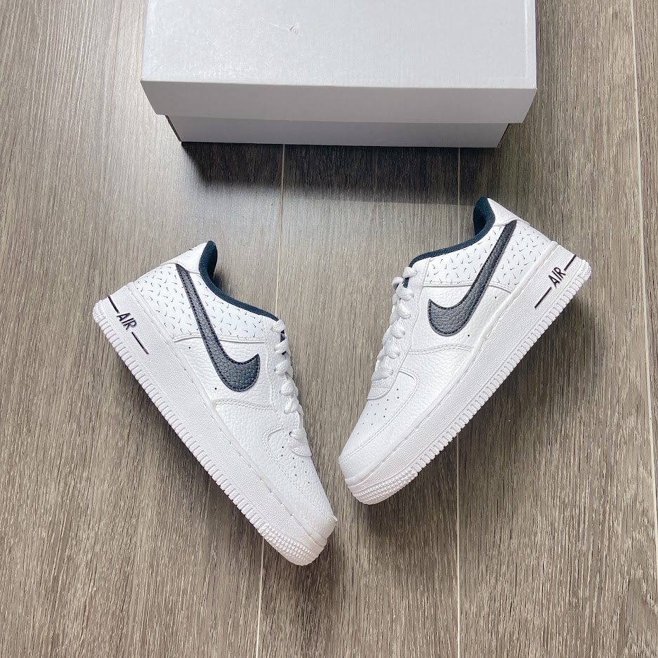 NIKE AIR FORCE gs DC9189 100 (AF1)