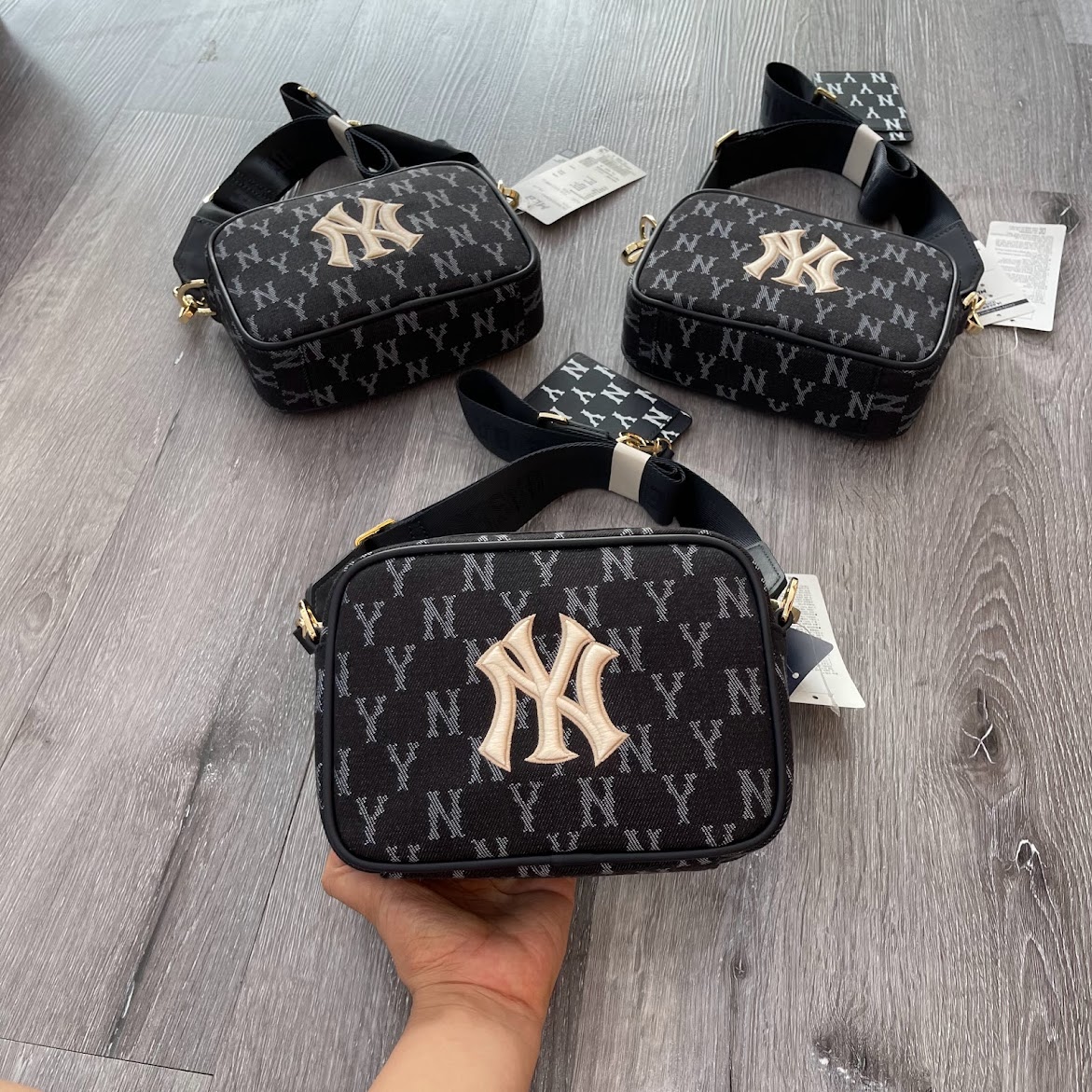 Túi MLB Monogram JQD NY Yankees 20cm [ 7ACRM052N-50BLS ]