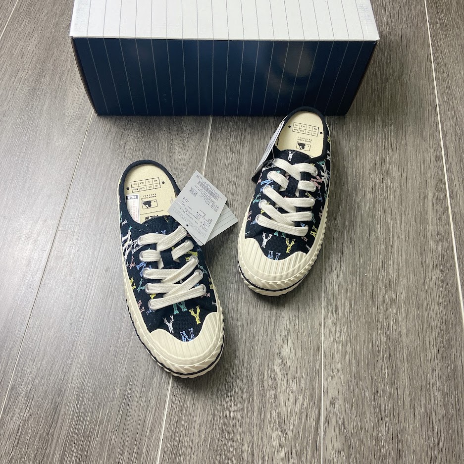 Giày MLB PLAYBALL Mule Monogram NY Màu Đen [ 32SHSM111-50L ]