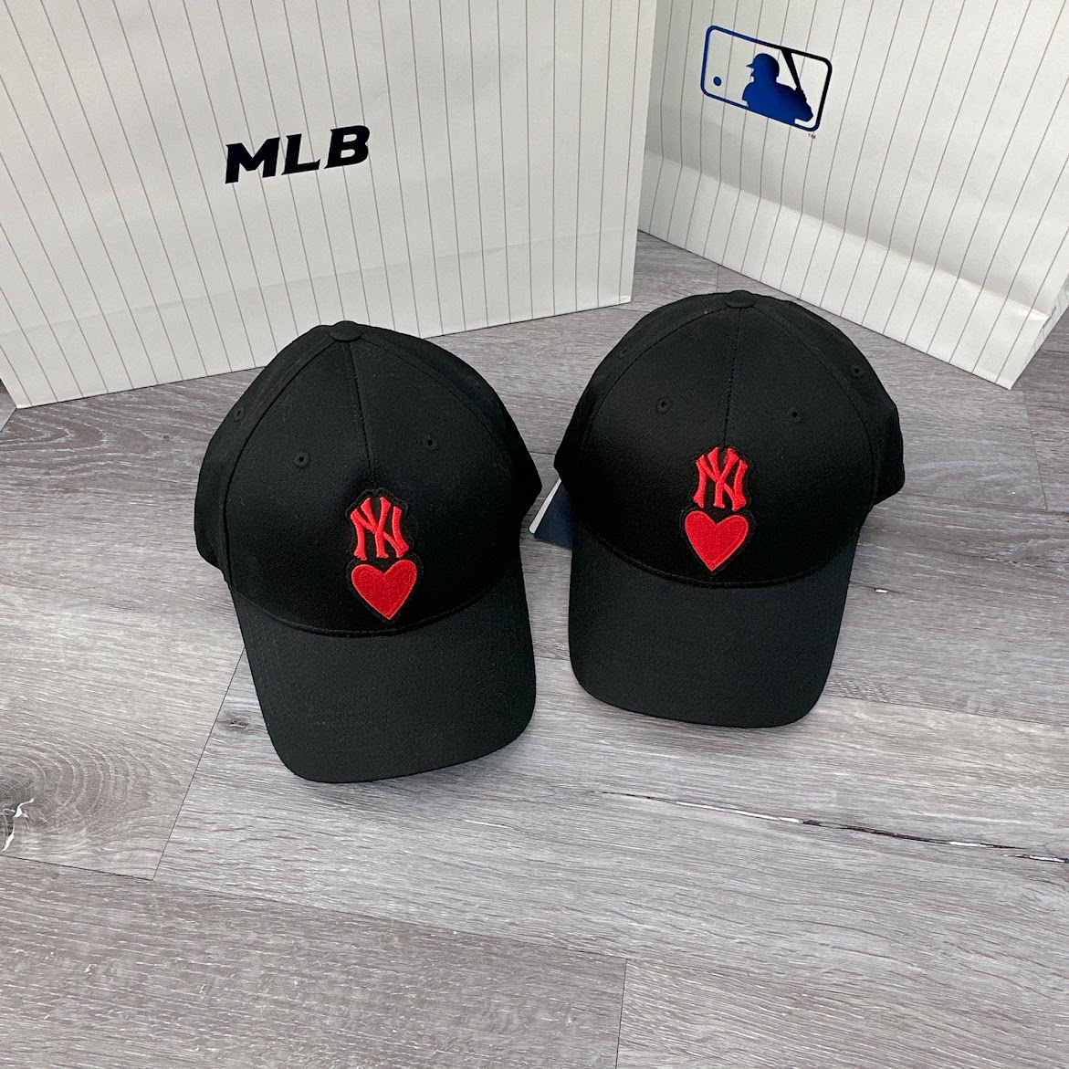 Mũ MLB Heart Ball Cap NY Yankees Red Black [ 3ACPH032N-50BKS ]