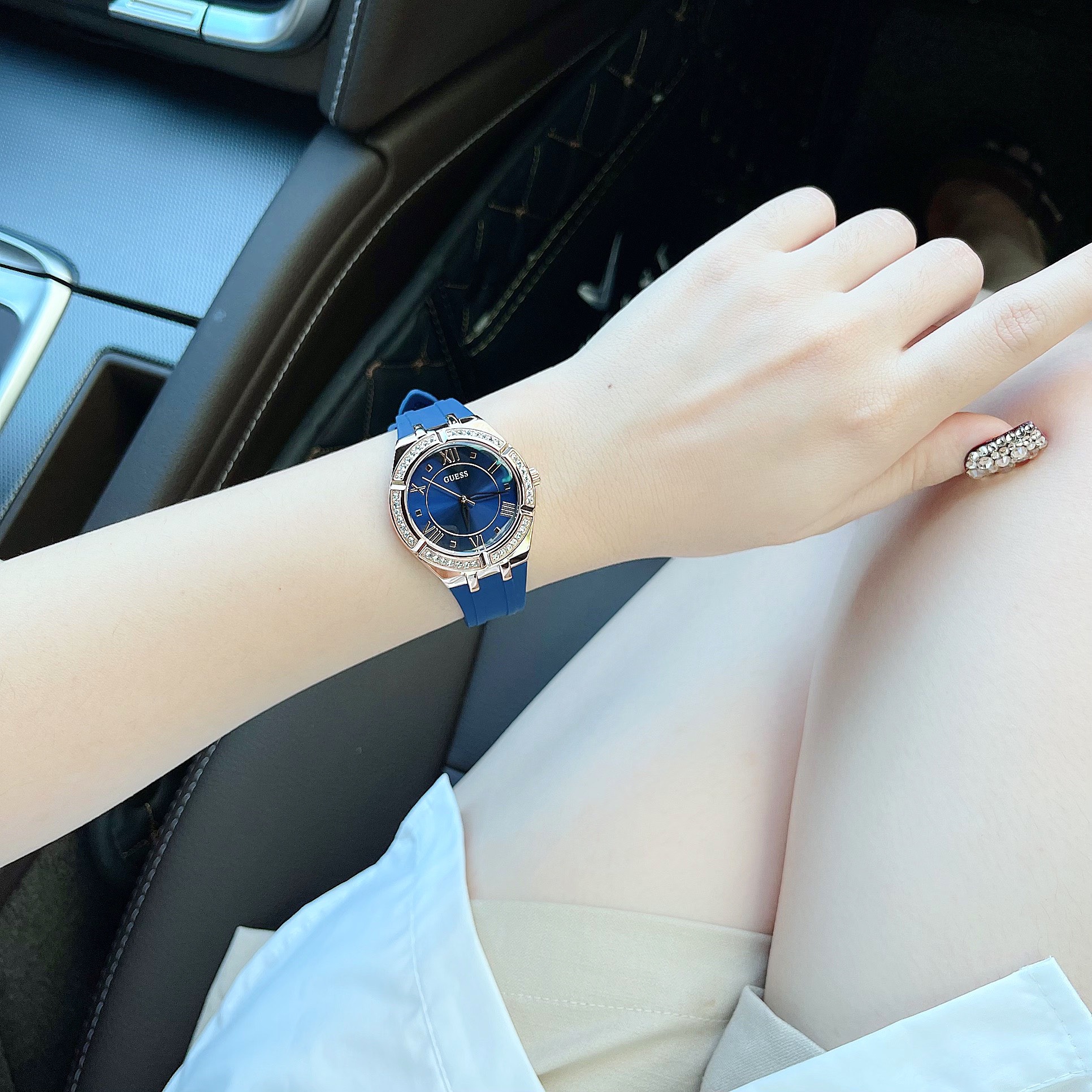 Đồng hồ nữ Guess