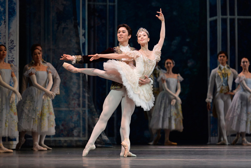 Ông bố cơ bắp gốc Việt trở thành “nam thần” của các mẹ khi mặc váy xòe múa ballet cùng con gái Ông bố cơ bắp gốc Việt trở thành “nam thần” của các mẹ khi mặc váy xòe múa ballet cùng con gái