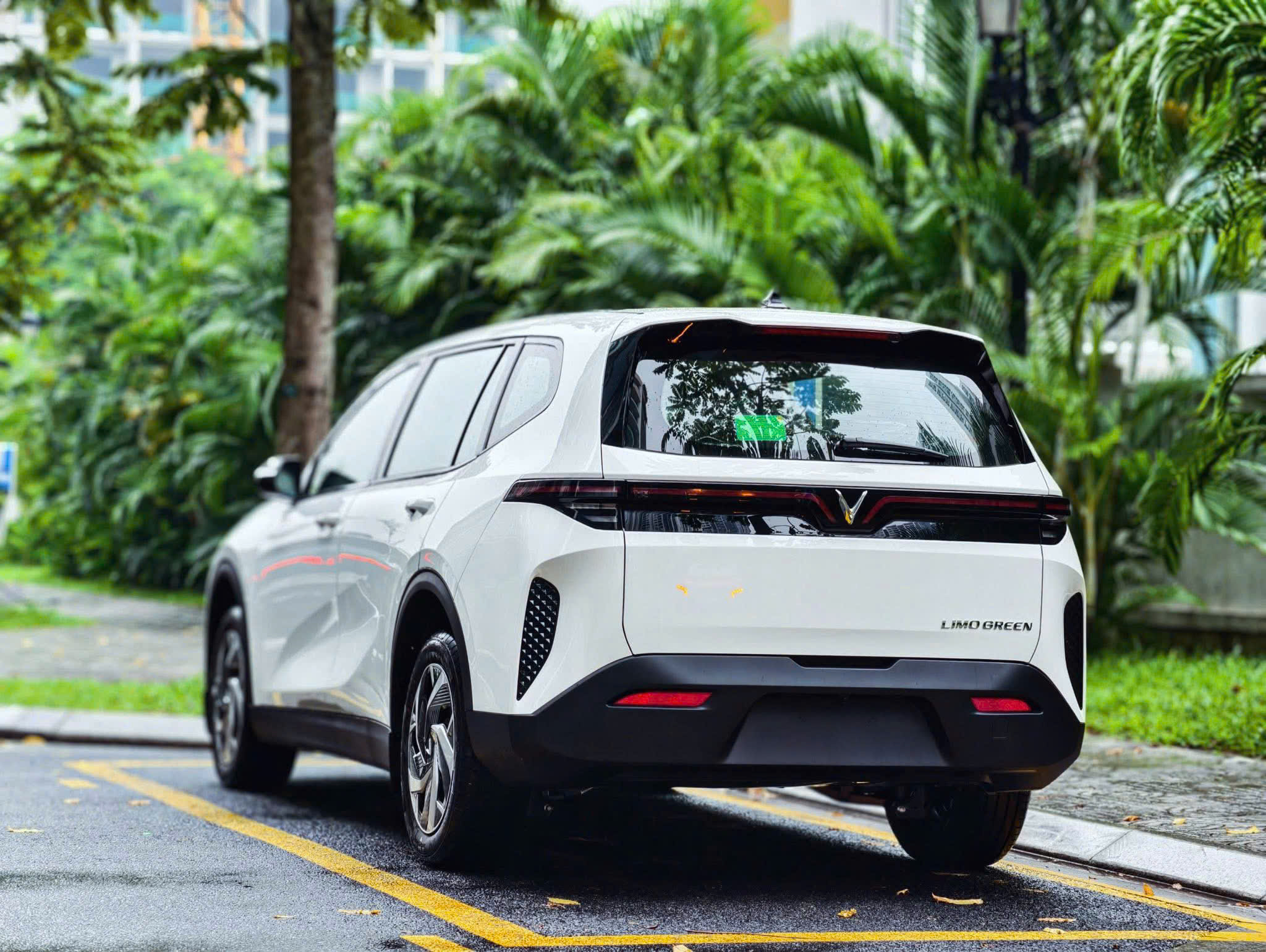 VINFAST LIMO GREEN - Lựa chọn tinh tế cho xe dịch vụ thế hệ mới