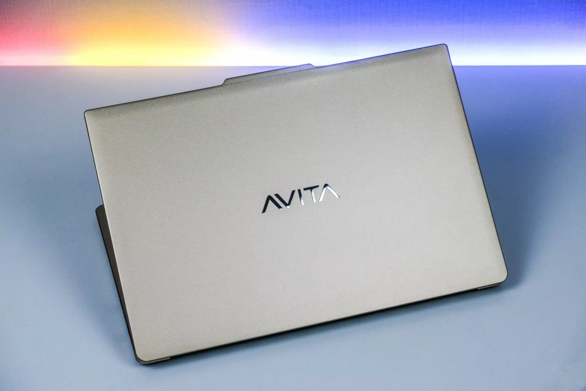 Trên tay Laptop Avita Liber NS14A8 cấu hình mạnh, phụ hợp với phái đẹp