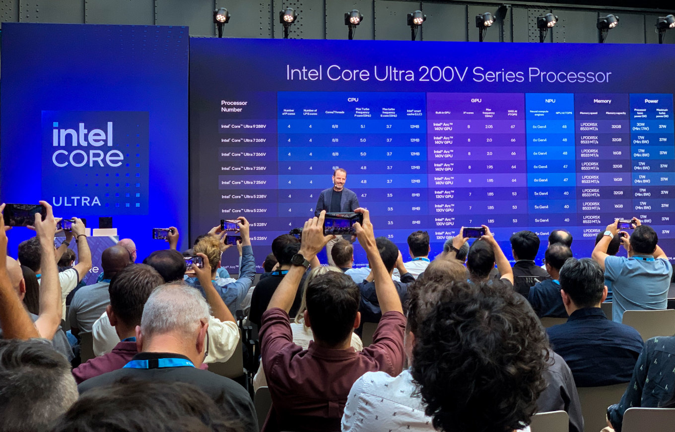 Intel trình làng chip Core Ultra với khả năng xử lý PC AI