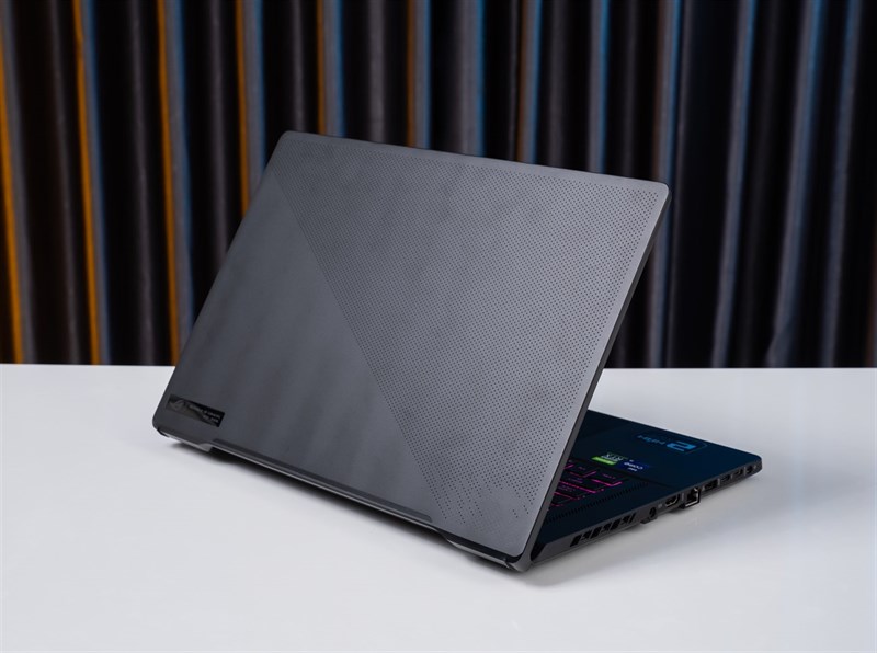 Trên tay ASUS ROG Zephyrus M16: Thiết kế cải tiến, hiệu suất khủng với Intel Core i9 thế hệ 11 và card rời RTX 3070