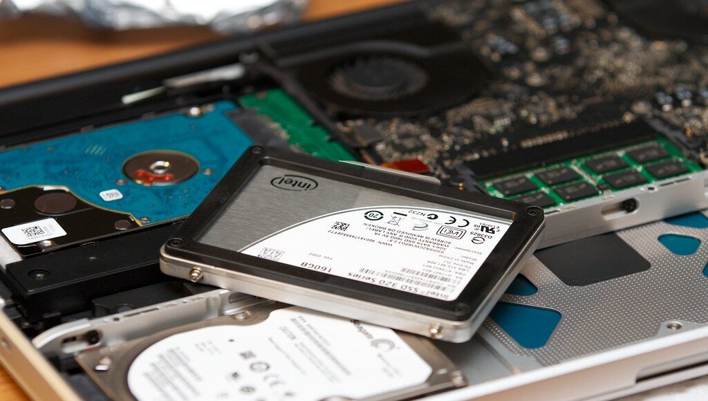 Lỗi SSD chạy chậm gây ức chế trên Windows 11