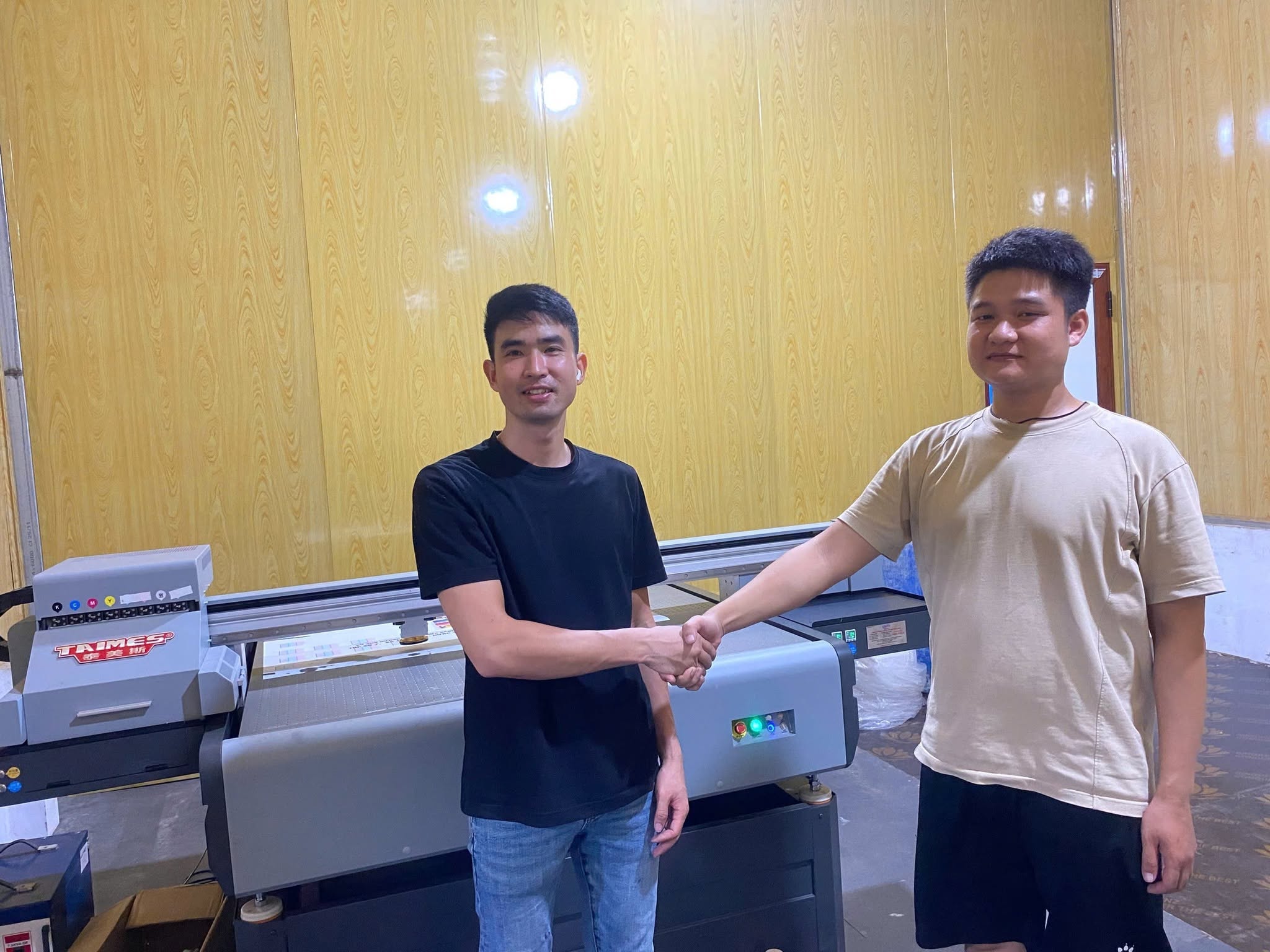 Bàn giao máy Taimes UV 1212 cho khách hàng tại Thanh Hóa
