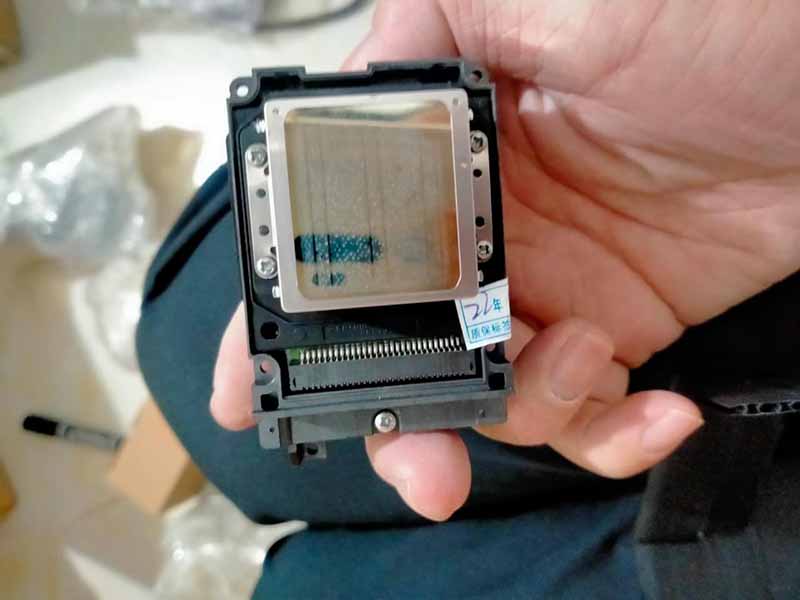 Đầu phun máy in bị hỏng ảnh hưởng đến chất lượng bản in