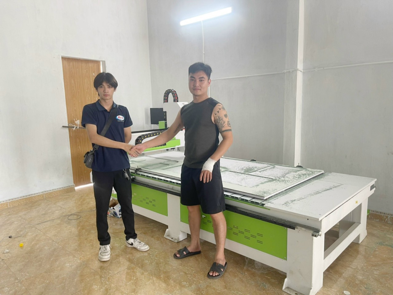 Bàn giao máy cắt CNC 1325 cho anh Vũ - Hà Tĩnh